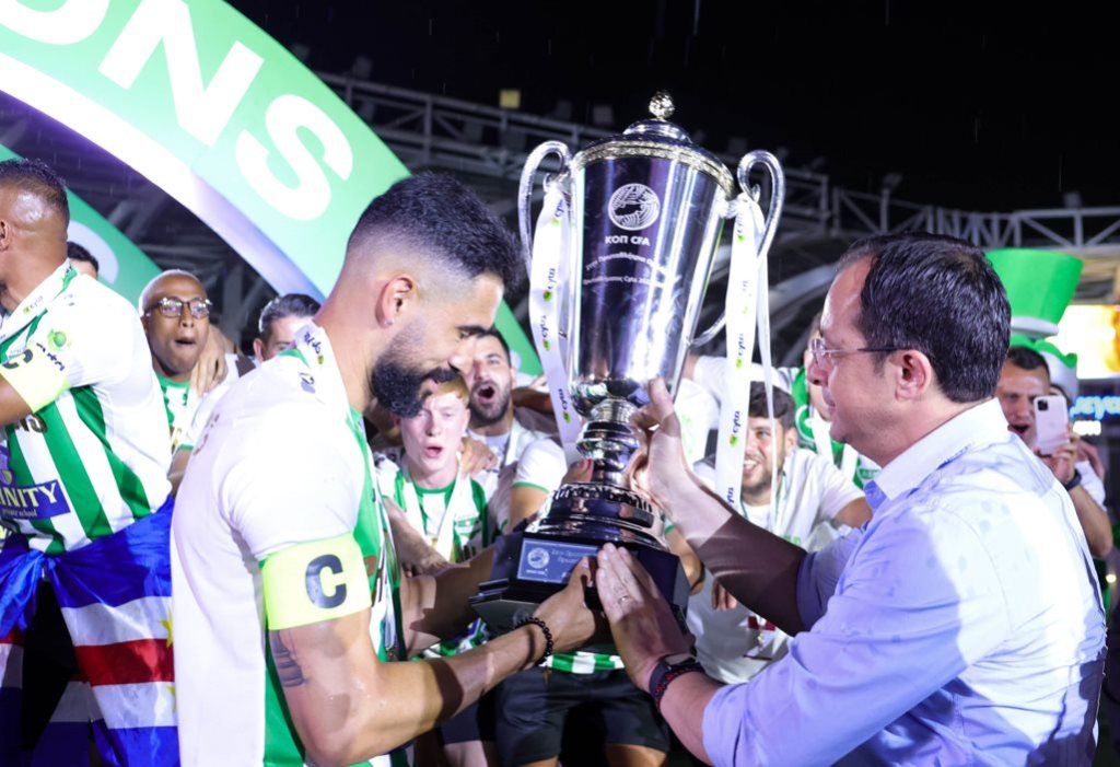 Aris Limassol accepting the trophy